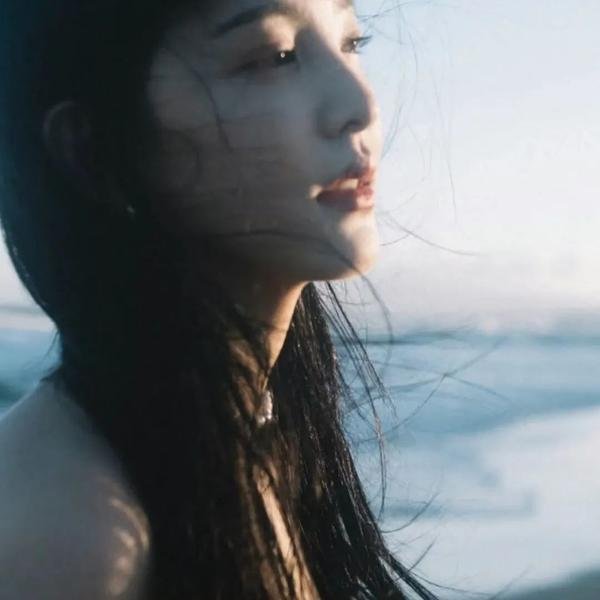带针的女孩